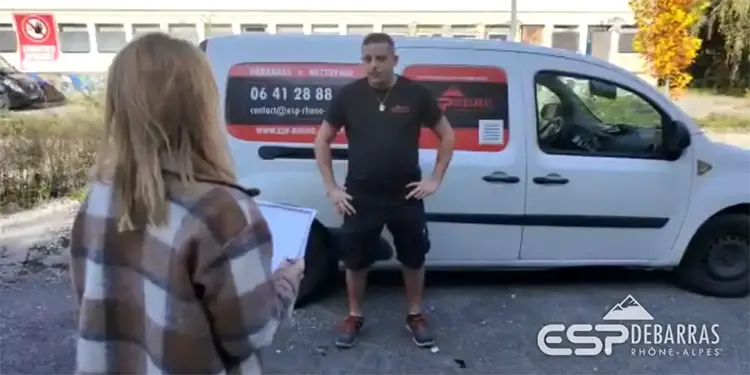 Interview du débarrassage à Lyon d'un squat dans un immeuble délabré